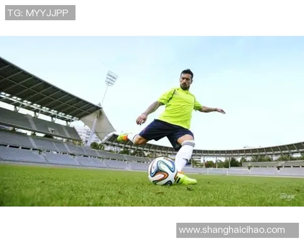 足球明星私下时尚穿搭高清照片展现个性魅力与生活风采 足球明星私下时尚穿搭高清照片展现个性魅力与生活风采