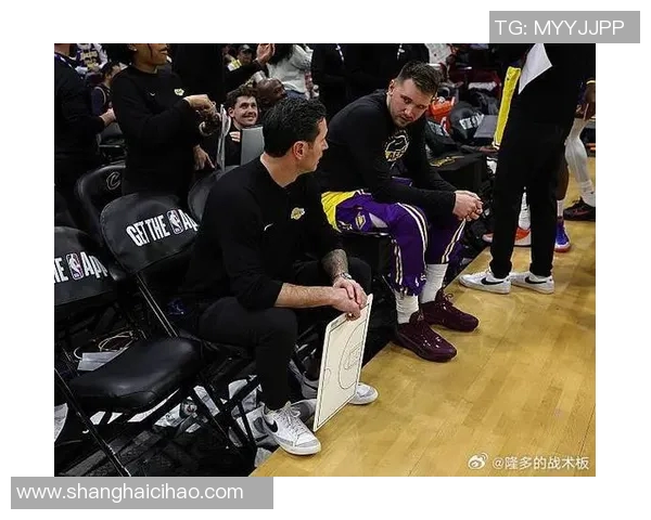 湖人对阵鹈鹕精彩对决球迷热情互动尽在球迷网 湖人对阵鹈鹕精彩对决球迷热情互动尽在球迷网